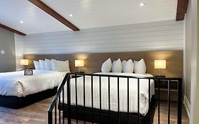 Colonial Hotel & Suites