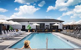 Colonial Hotel & Suites